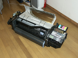 両側のカバーを取り外す